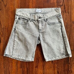 VAQUERA SPLIT SIDE GRAY DENIM ACID WASH SHORTS